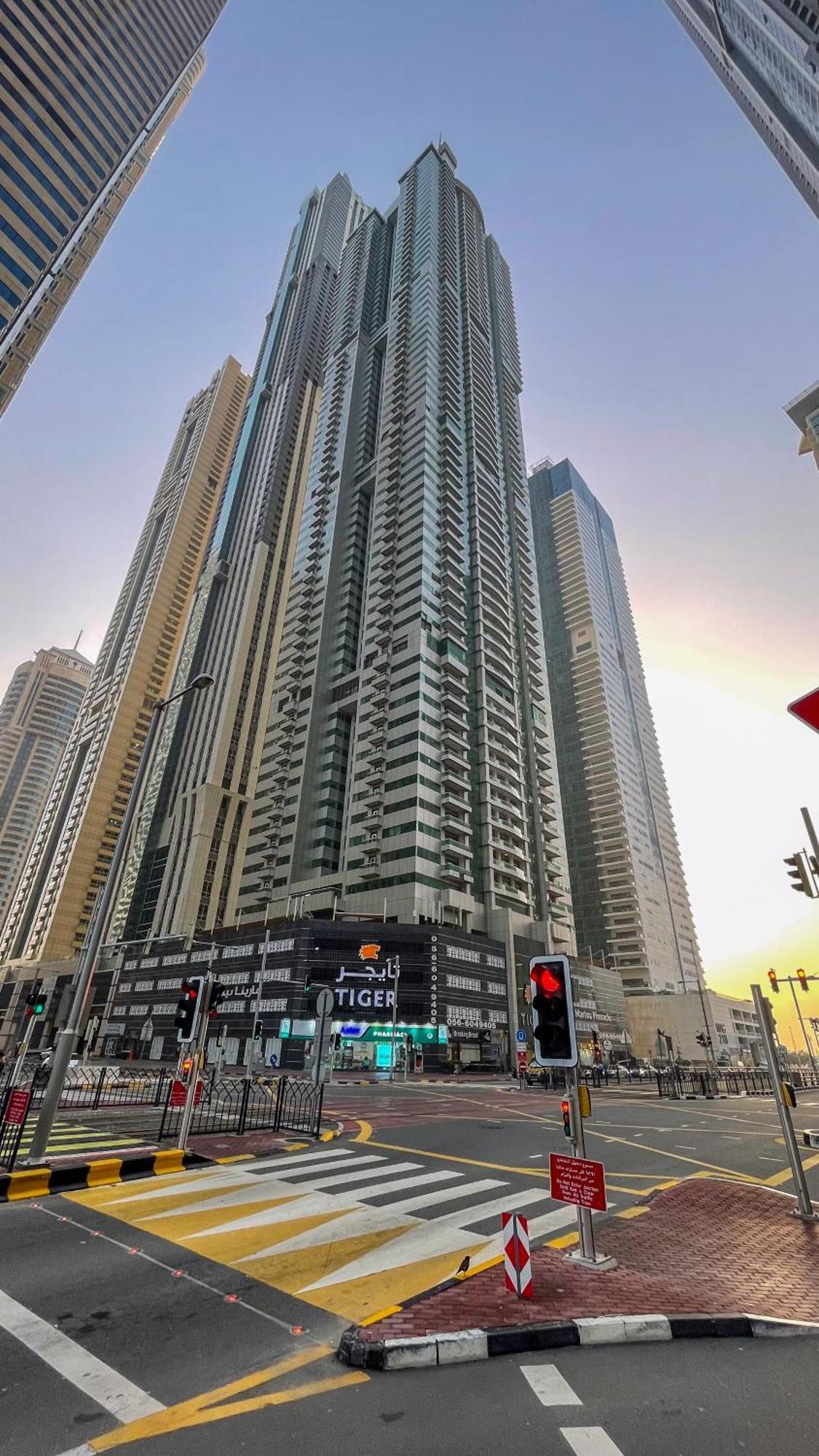 Savor Marina Views From The 64Th Floor Aparthotel Dubai Buitenkant foto